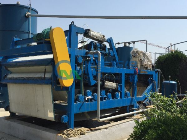 三網(wǎng)帶式壓濾機(jī)